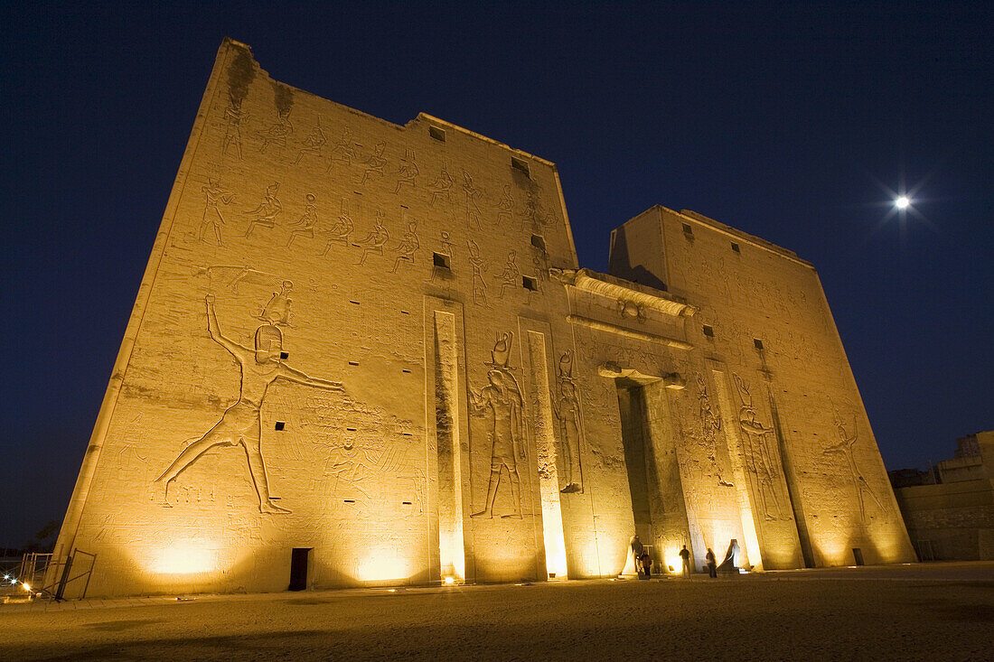 Edfu Temple c.jpg