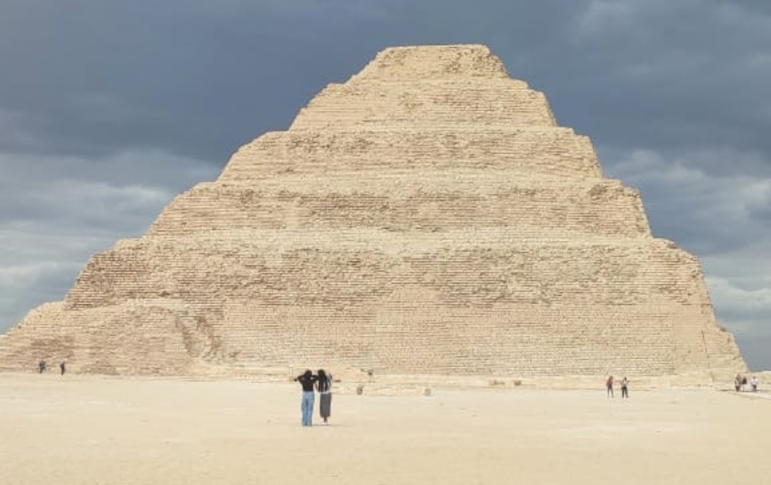 {"en":"Step pyramid of Saqqara"}